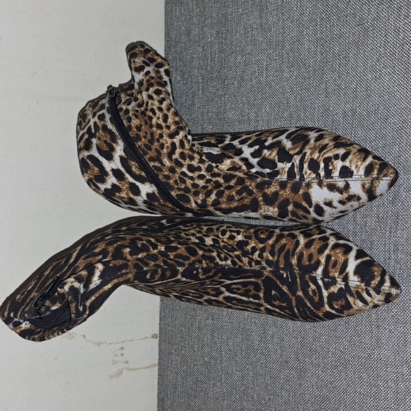 SoME zip-up leopard 4"heel sz 8 boots. Brand new, never worn! Fits like a glove - Picture 2 of 8